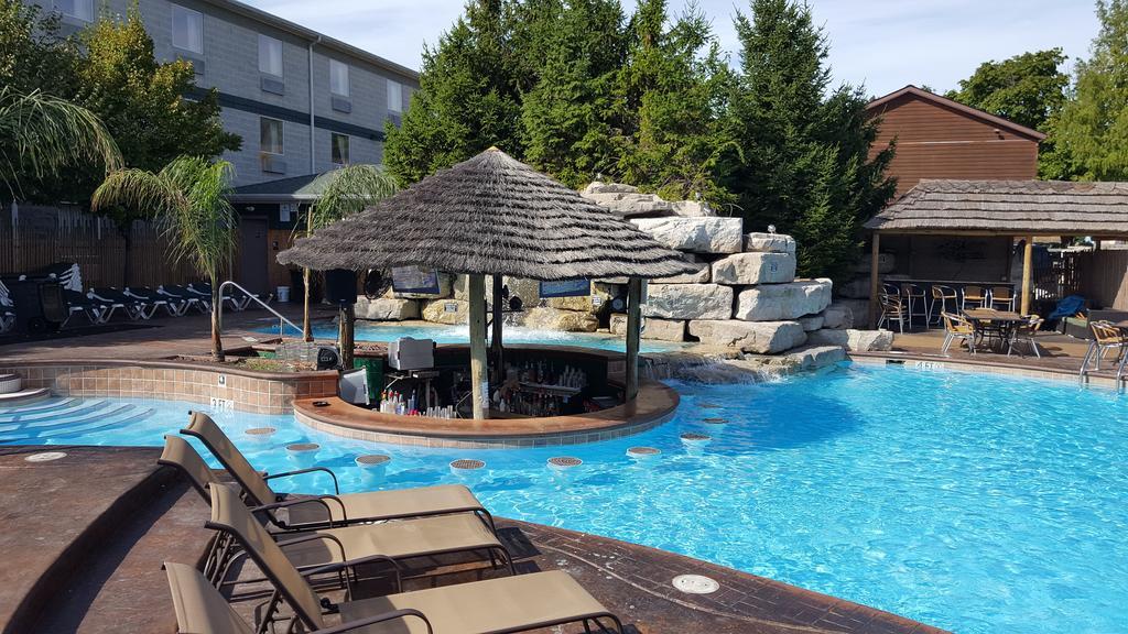 פוט-אין-ביי Commodore Resort מראה חיצוני תמונה