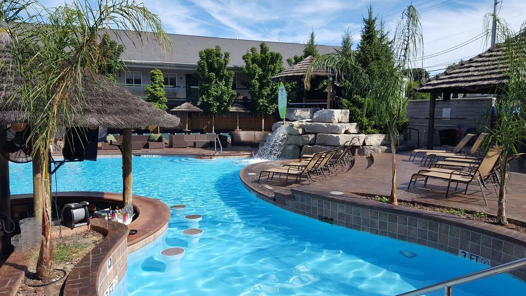 פוט-אין-ביי Commodore Resort מראה חיצוני תמונה