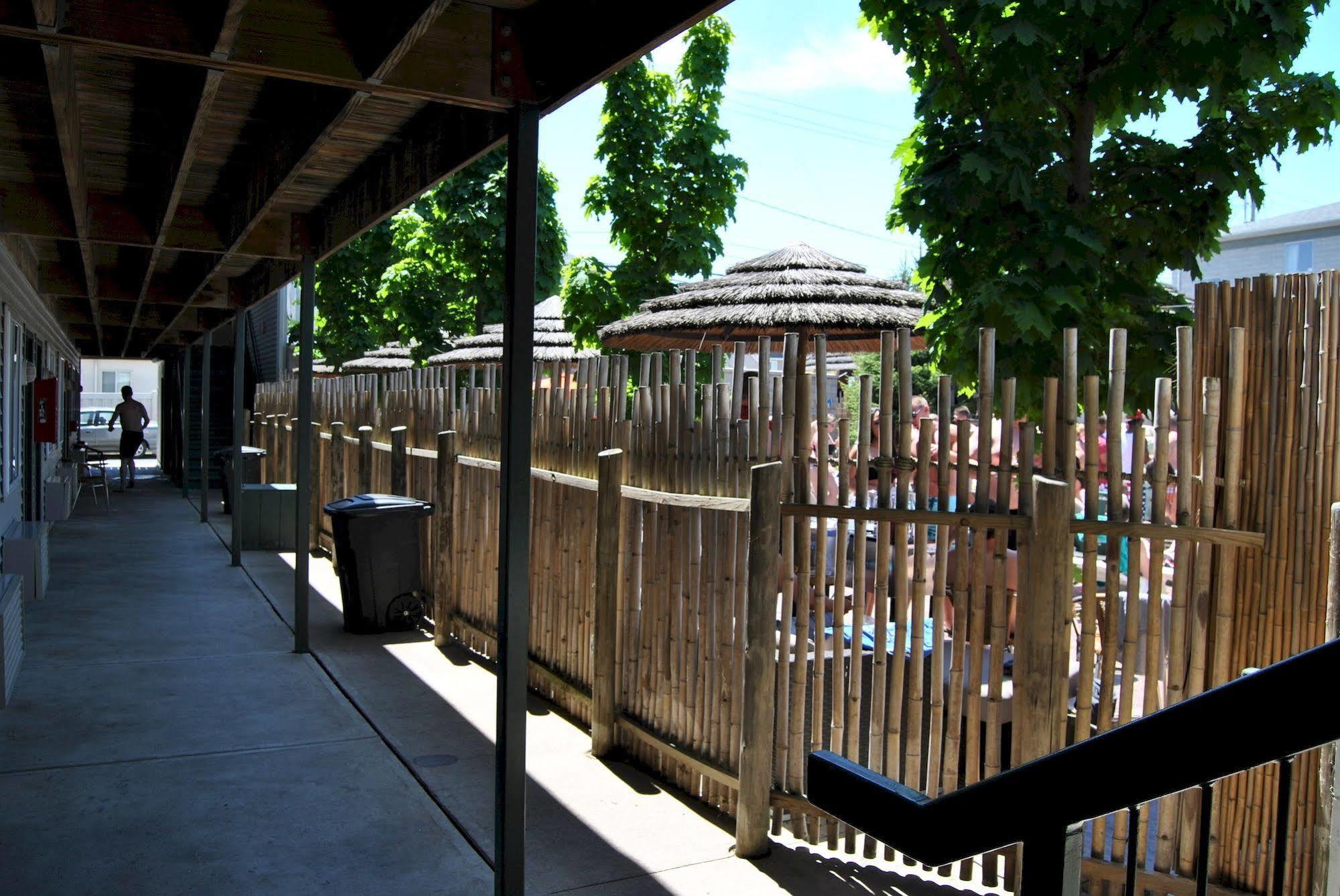 פוט-אין-ביי Commodore Resort מראה חיצוני תמונה