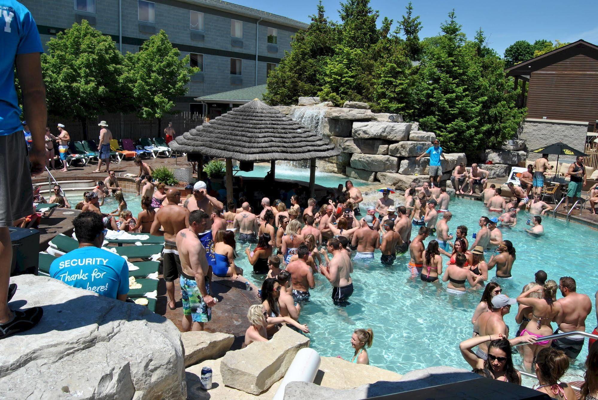 פוט-אין-ביי Commodore Resort מראה חיצוני תמונה